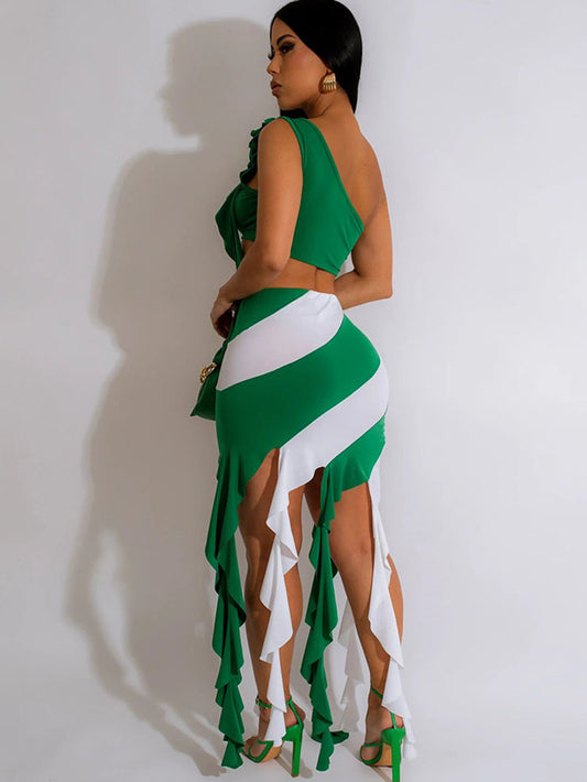 Conjunto de top corto de un hombro con minifalda con flecos