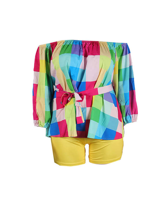 Top estampado con hombros descubiertos y pantalones cortos lisos