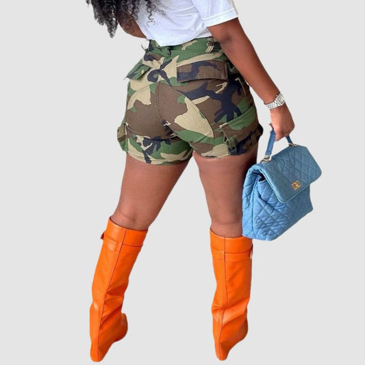 Shorts de camuflaje con parche de bolsillo