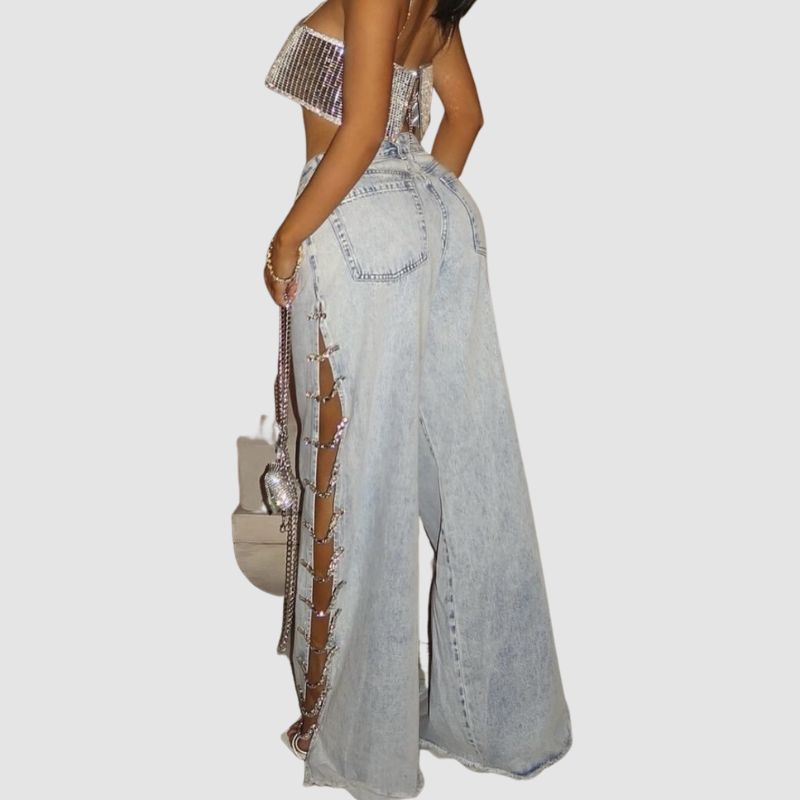 Vaqueros calados con adornos de cadena