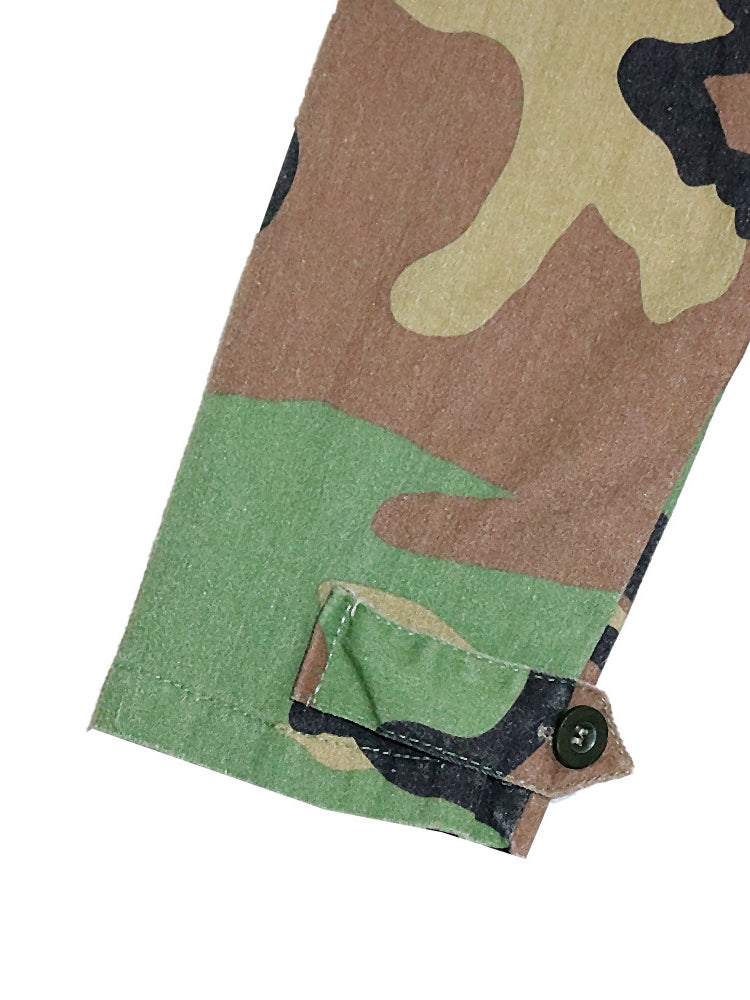 Conjunto de falda midi de manga larga con estampado de camuflaje de dos piezas