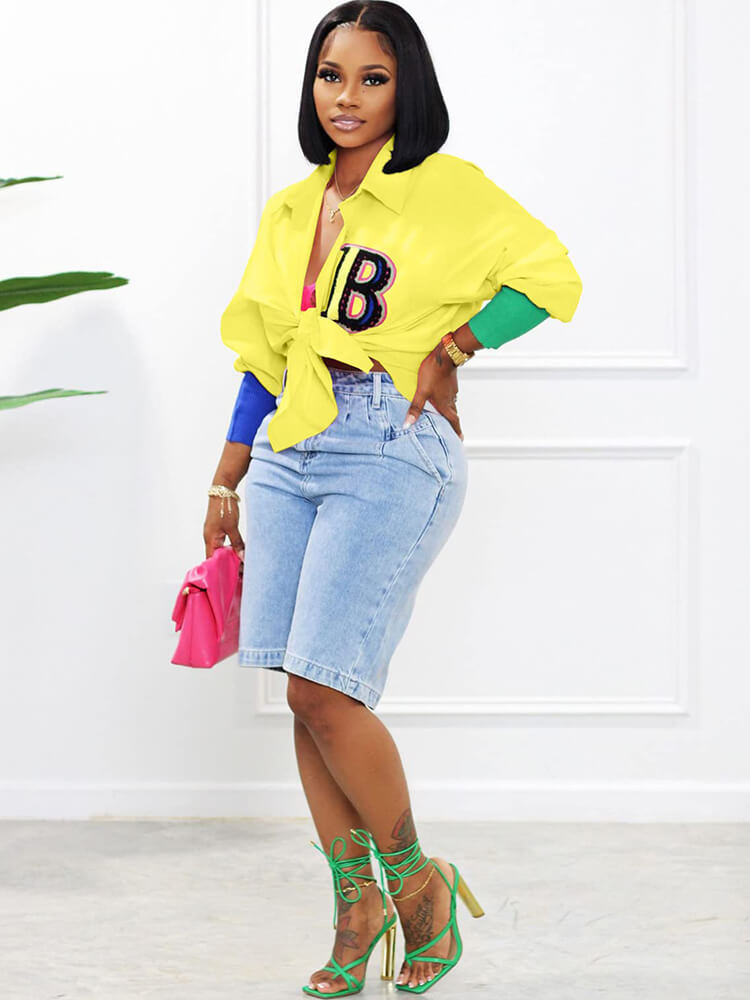 Camisas con botones y bordado de letras en bloques de color