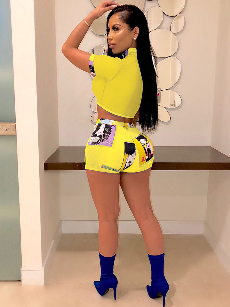 Cómo combinar pantalones cortos con top de malla de dos piezas