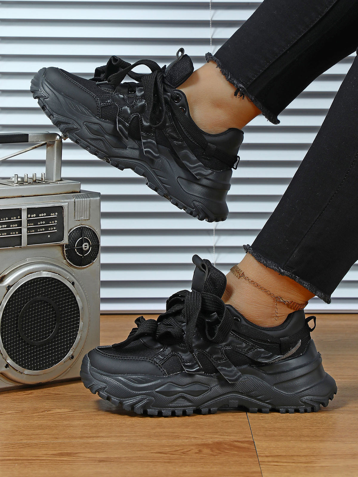 Thick Sole Breathable Mesh Lace-Up Sneakers