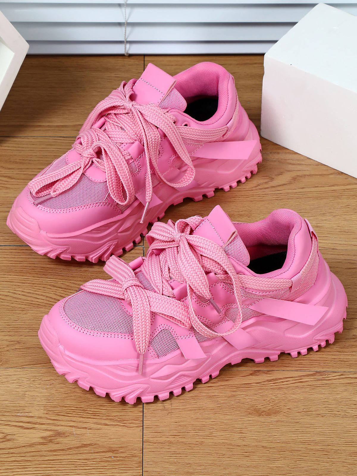 Thick Sole Breathable Mesh Lace-Up Sneakers