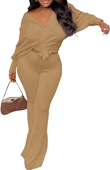 Top corto de dos piezas y pantalones anchos