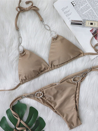 Conjunto de traje de baño monocromático con detalles de diamantes de imitación de metal 