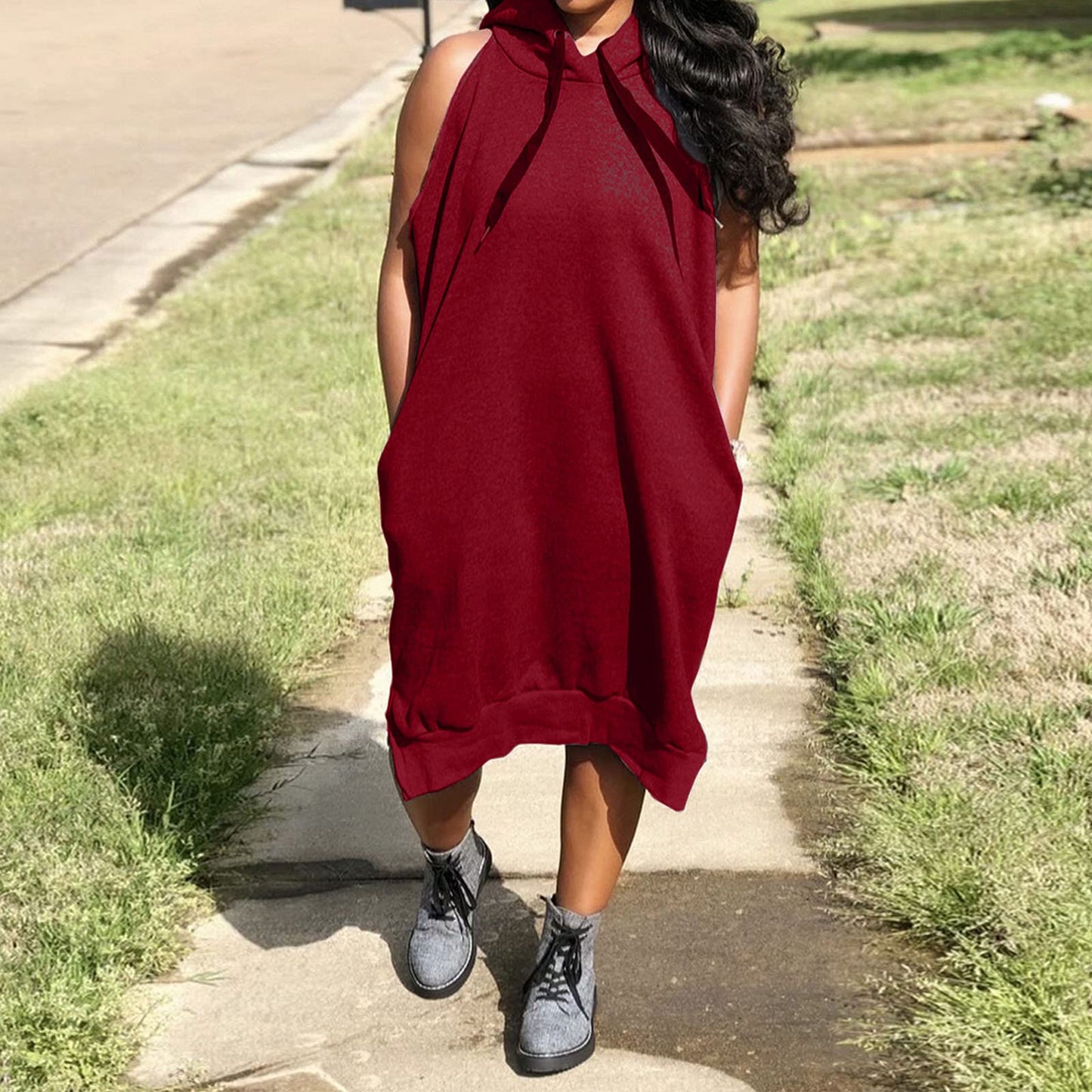 Vestido midi sin mangas con capucha y bolsillo