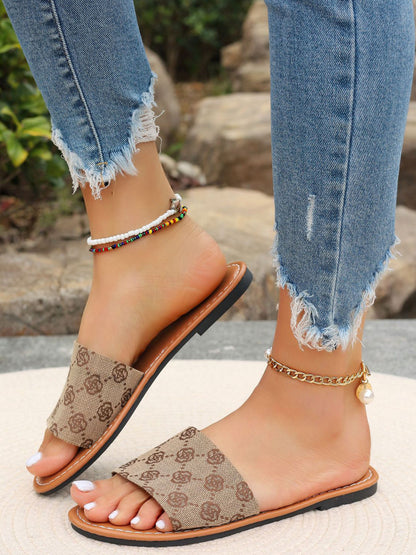 Chanclas planas con estampado informal 