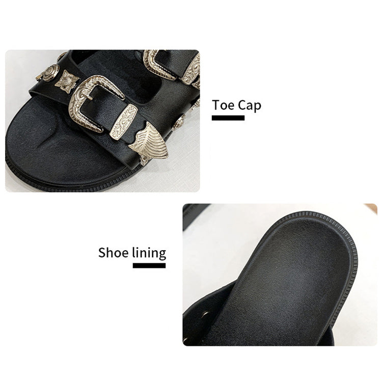 Chanclas planas con remaches de metal y tachuelas 