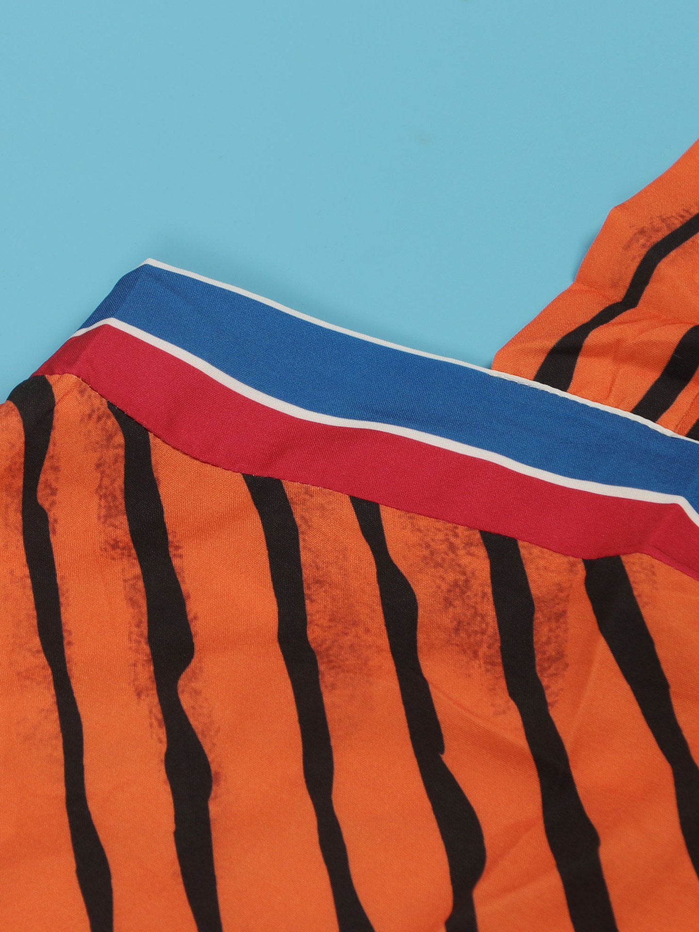 Mono de pierna ancha con bolsillos y estampado de tirantes 