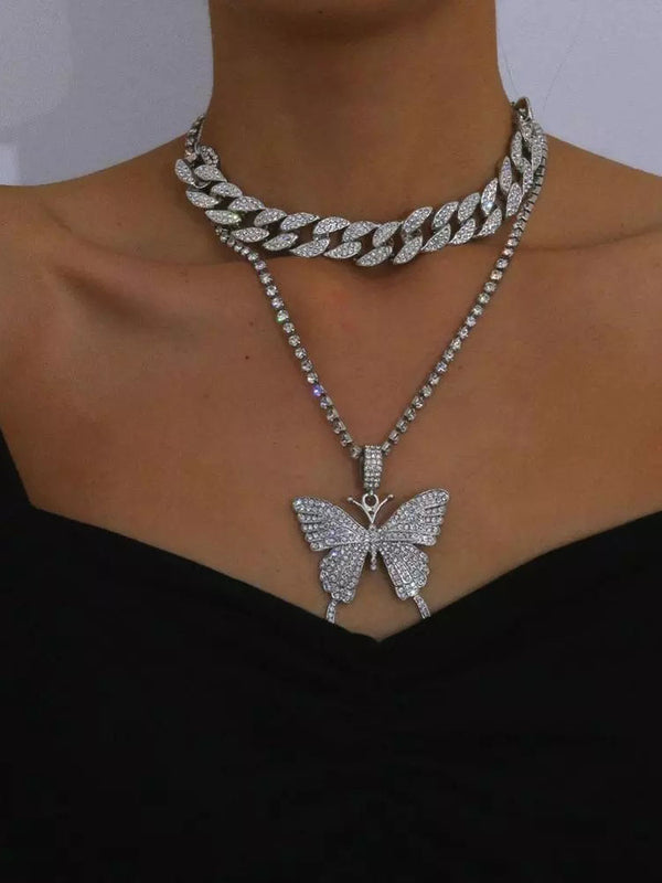 Collares en capas con colgante de mariposa